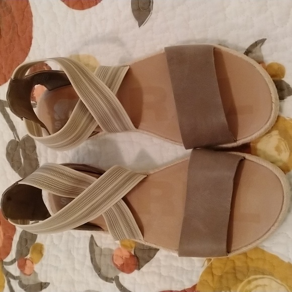 Sorel taupe white size 8 women flat sandals - Picture 2 of 5